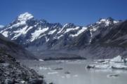 <p style="text-align:center">Hooker Valley, Mount Cook <br><br>Foto: Ruttke/Borkowski</p>