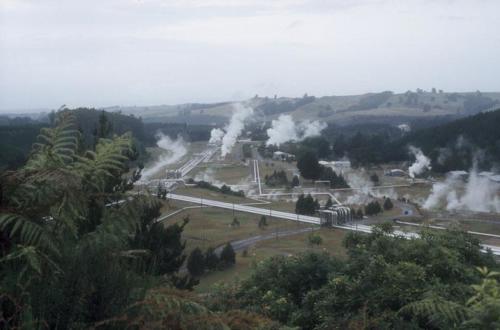<p style="text-align:center">Geothermalkraftwerk in der Nähe vom Lake Taupo <br><br>Foto: Ruttke/Borkowski</p>