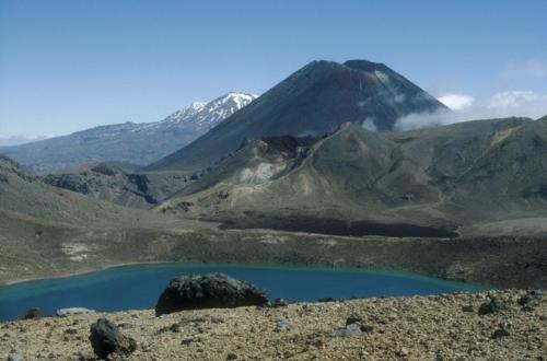 <p style="text-align:center">Mt. Ruapehu, Mt. Ngauruhoe, Red Crater im Tongariro Nationalpark<br><br>Foto: Ruttke/Borkowski</p>