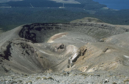 <p style="text-align:center">Krater im Tongariro Nationalpark<br><br>Foto: Ruttke/Borkowski</p>