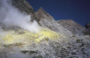 <p style="text-align:center">Fumarole auf White Island<br><br>Foto: Ruttke/Borkowski</p>